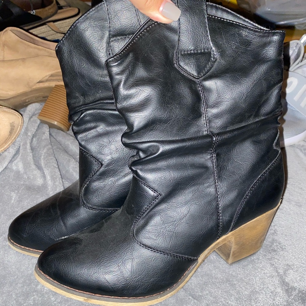 Short cowgirl boots